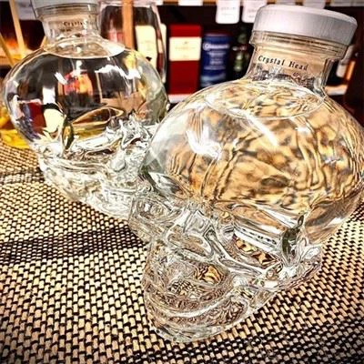 Vodka dalam Botol Tengkorak Kaca